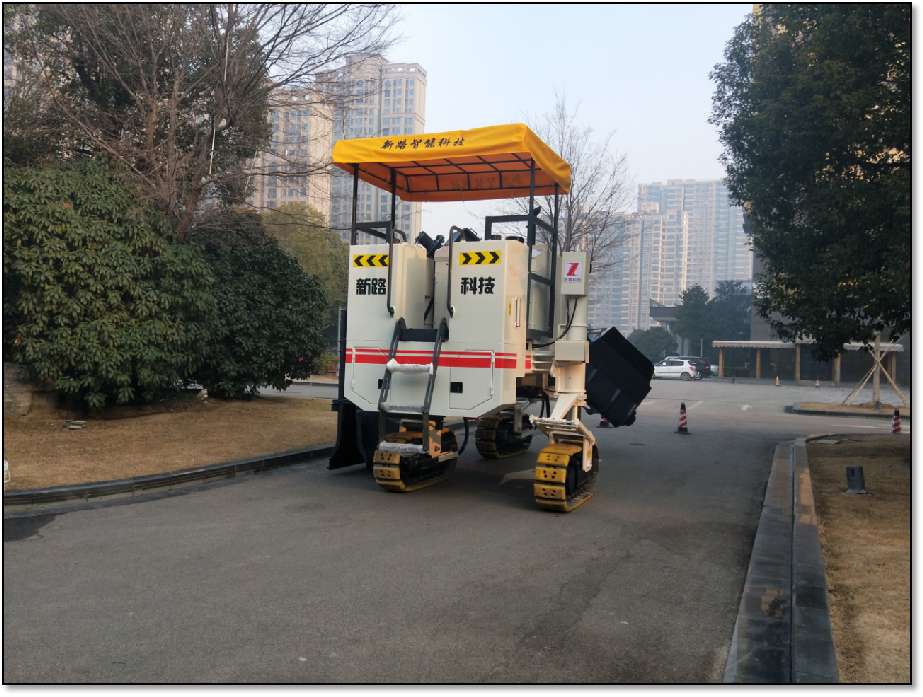 要正確使用操作混凝土路緣石滑模攤鋪機(jī)，定期對(duì)路緣石滑模機(jī)進(jìn)行保養(yǎng)和維護(hù)