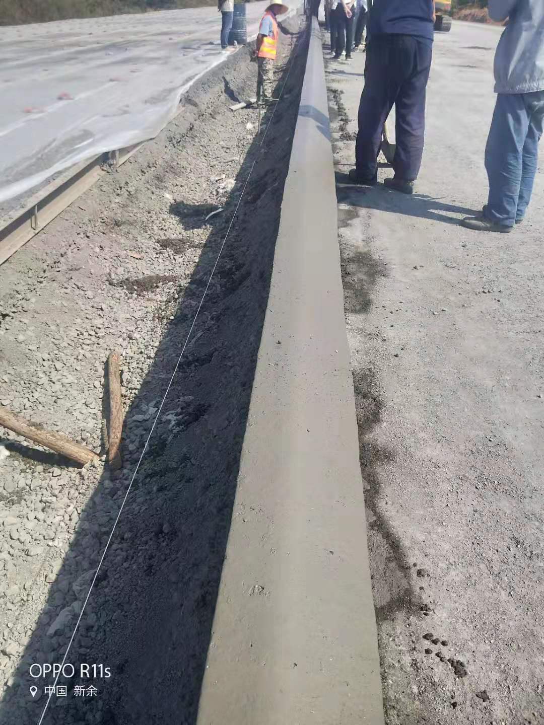 水泥混凝土路緣石滑模機(jī)實(shí)用嗎？