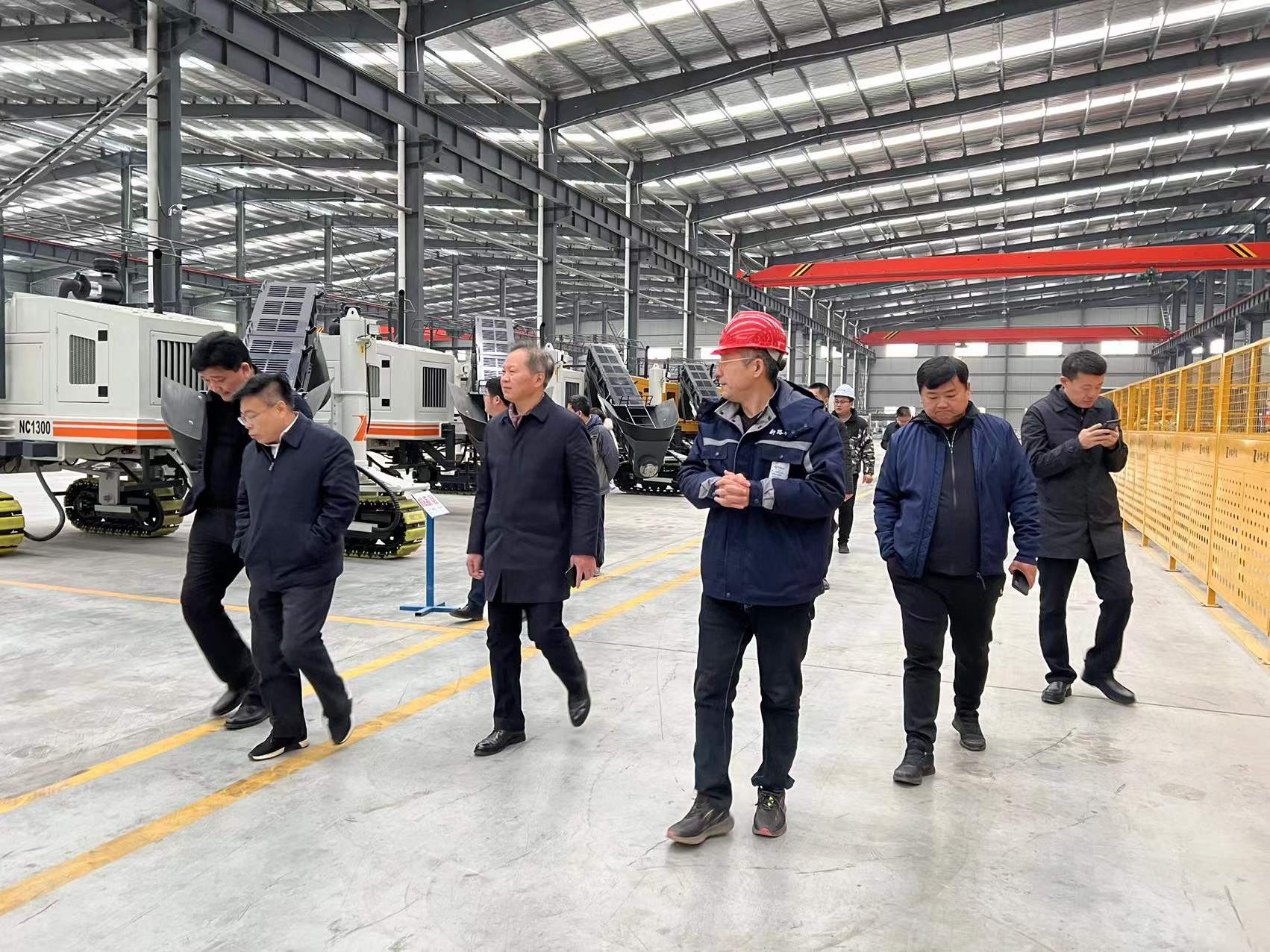 熱烈歡迎徐州市委市政府、淮海國(guó)際港務(wù)區(qū)、柳新鎮(zhèn)一行領(lǐng)導(dǎo)來(lái)我司參觀考察工作